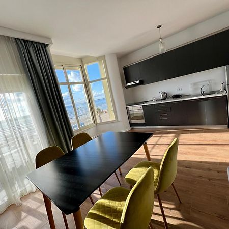 Wave Beachfront Apartments Durres Bagian luar foto