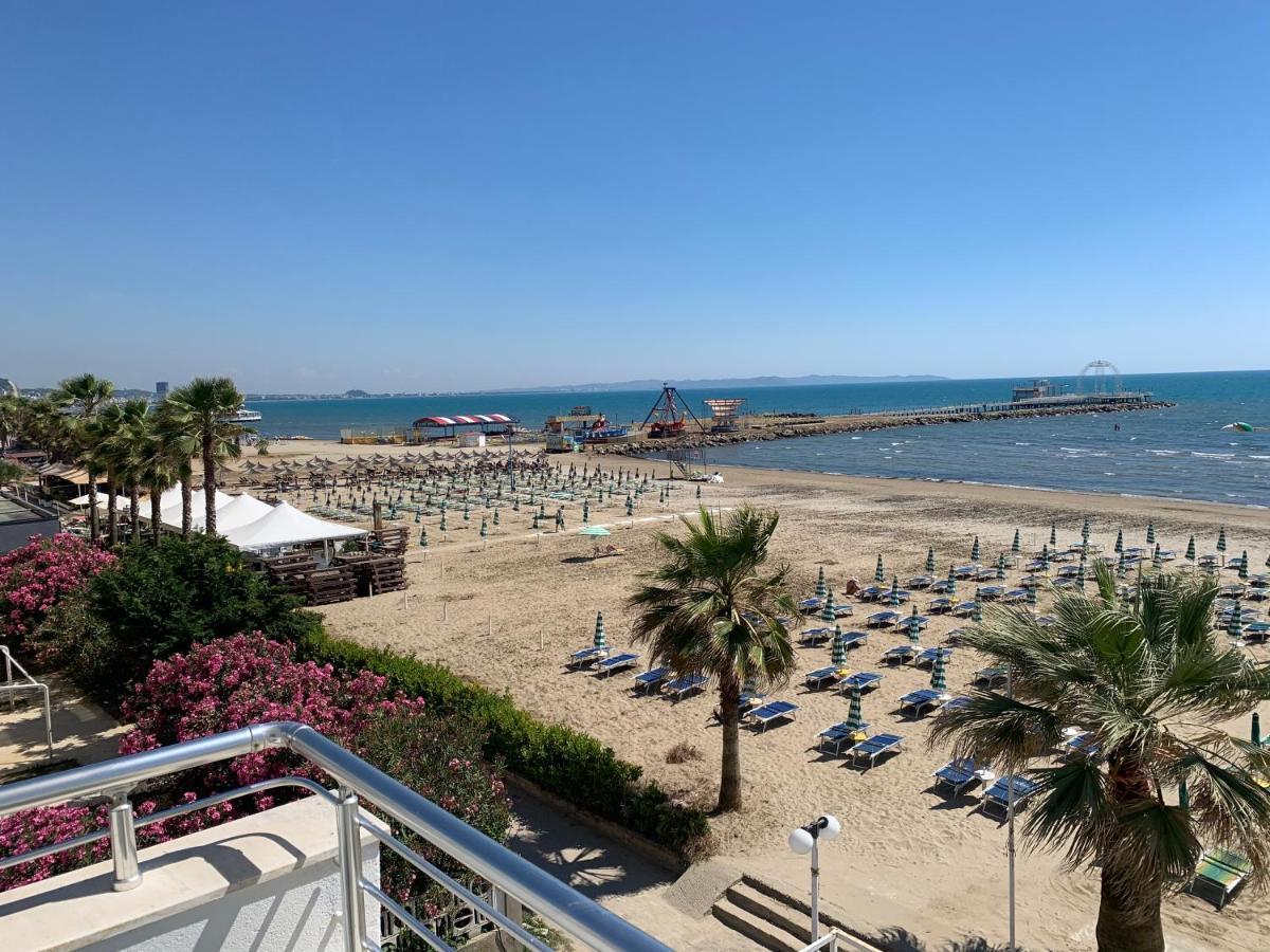 Wave Beachfront Apartments Durres Bagian luar foto
