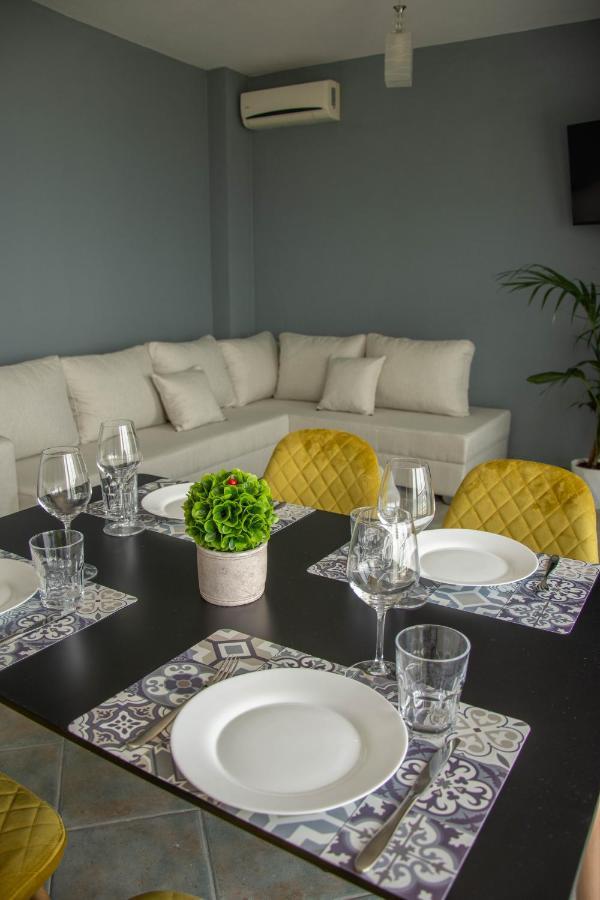 Wave Beachfront Apartments Durres Bagian luar foto