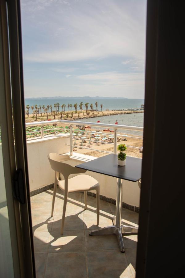 Wave Beachfront Apartments Durres Bagian luar foto