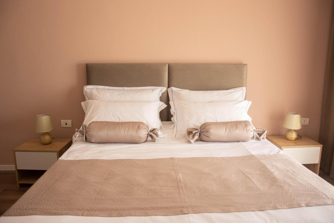 Wave Beachfront Apartments Durres Bagian luar foto