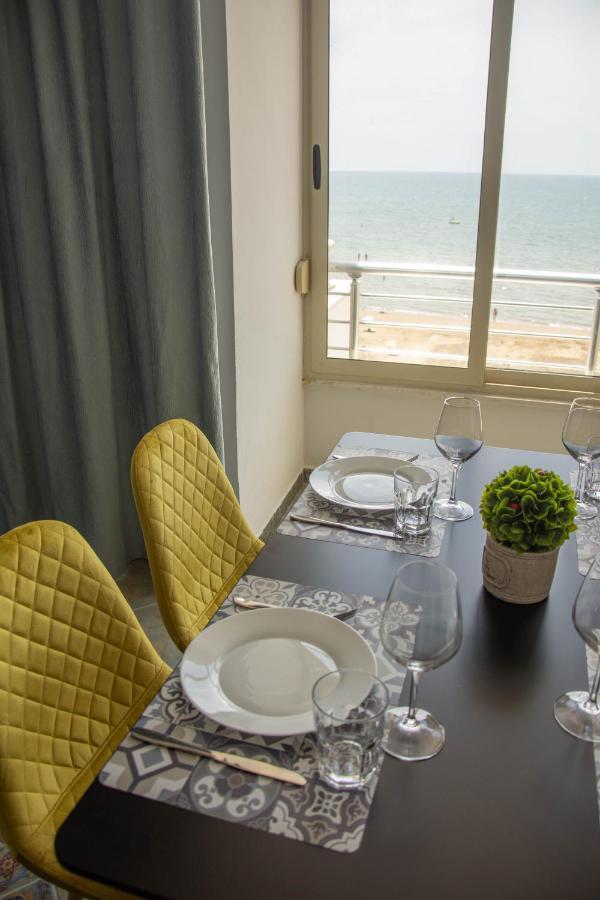 Wave Beachfront Apartments Durres Bagian luar foto