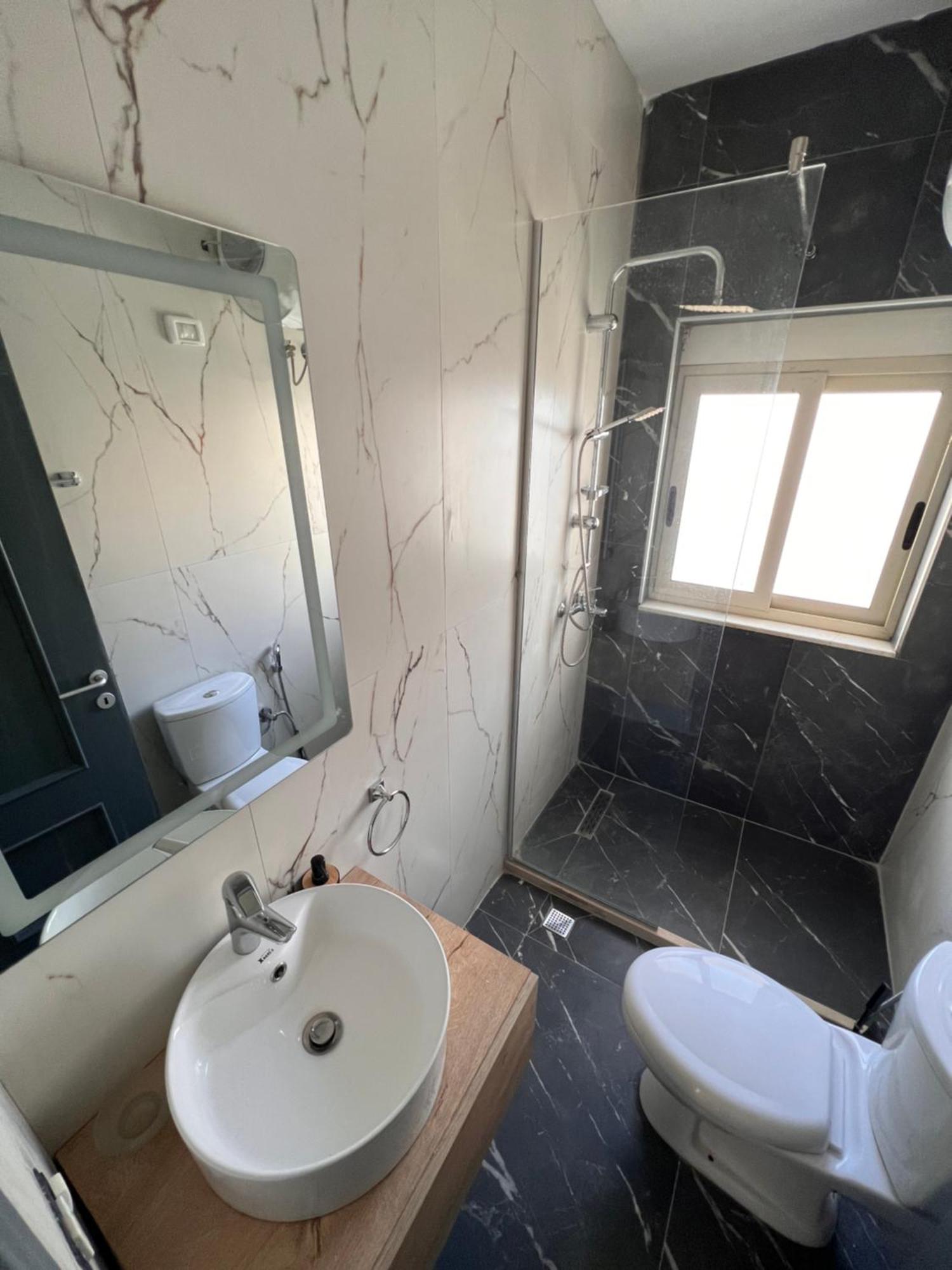 Wave Beachfront Apartments Durres Bagian luar foto