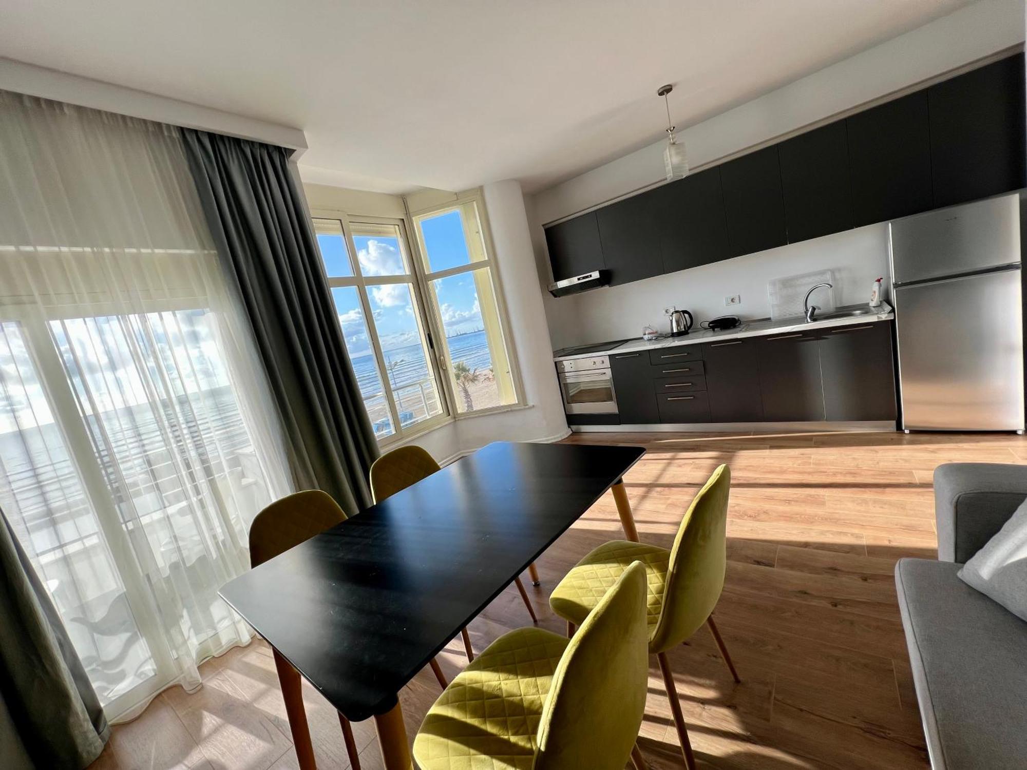 Wave Beachfront Apartments Durres Bagian luar foto