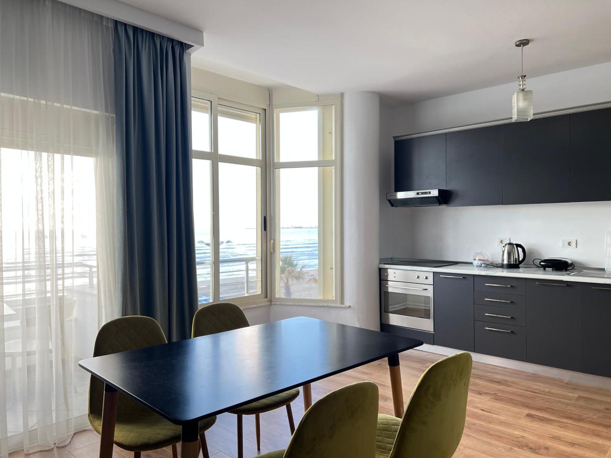 Wave Beachfront Apartments Durres Bagian luar foto
