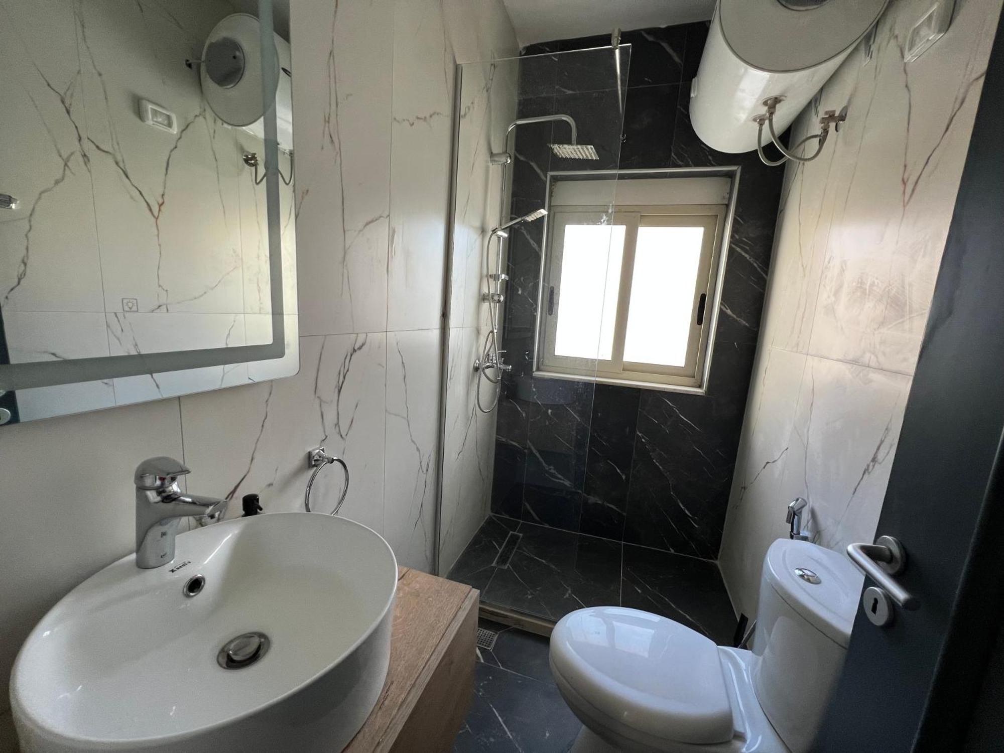 Wave Beachfront Apartments Durres Bagian luar foto