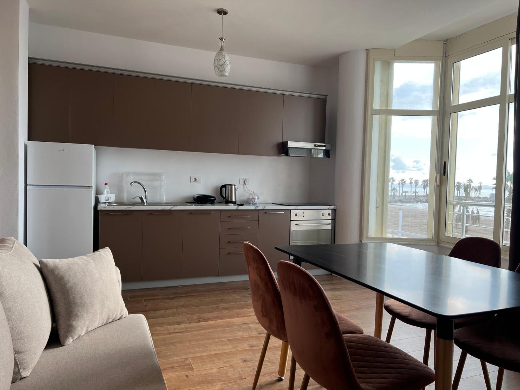 Wave Beachfront Apartments Durres Bagian luar foto