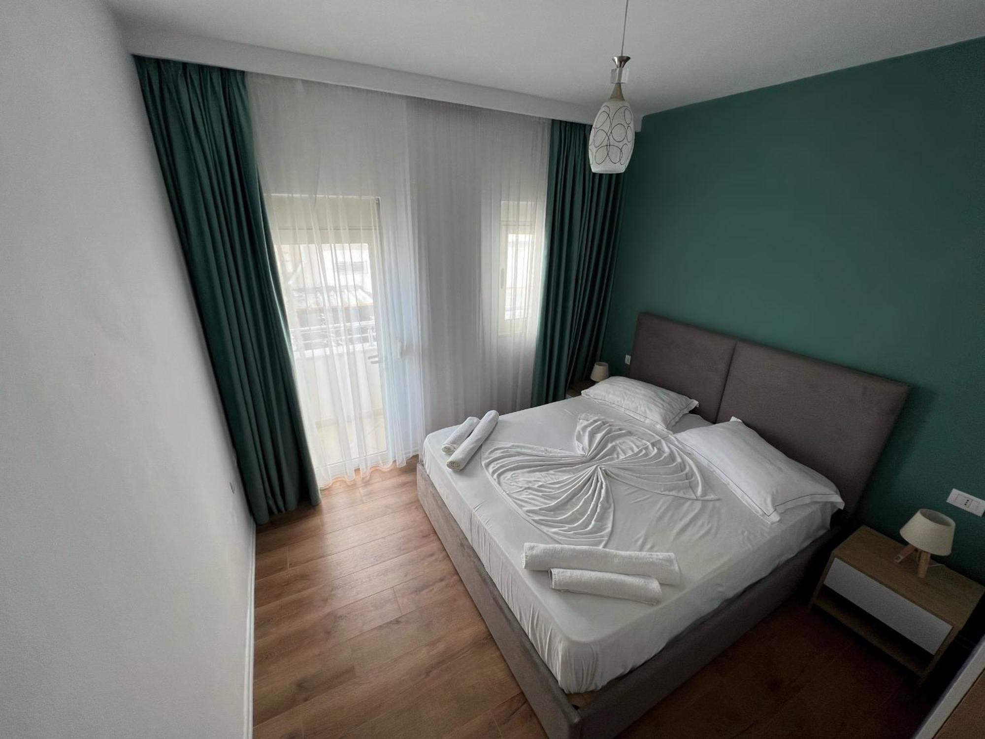 Wave Beachfront Apartments Durres Bagian luar foto