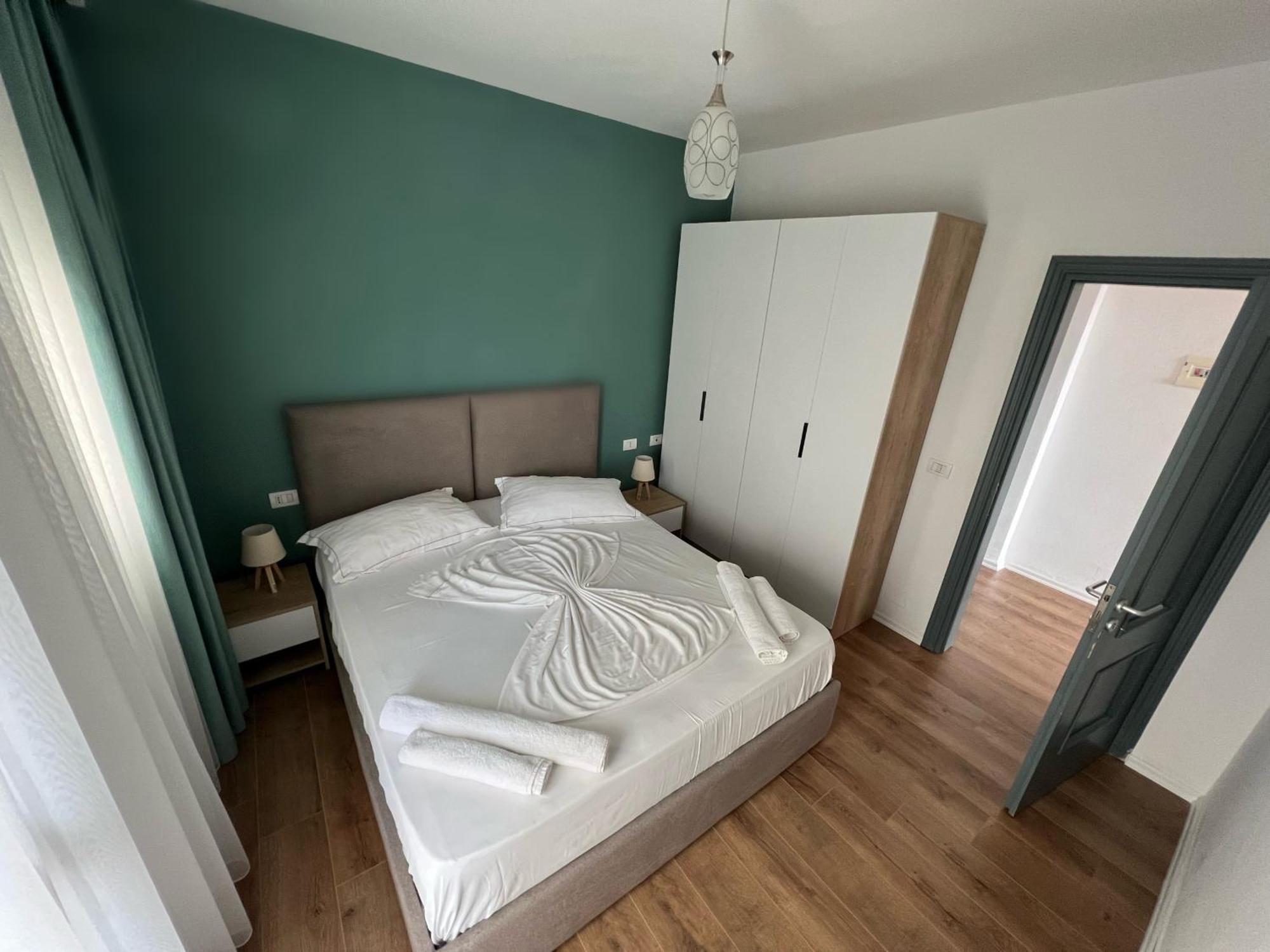 Wave Beachfront Apartments Durres Bagian luar foto