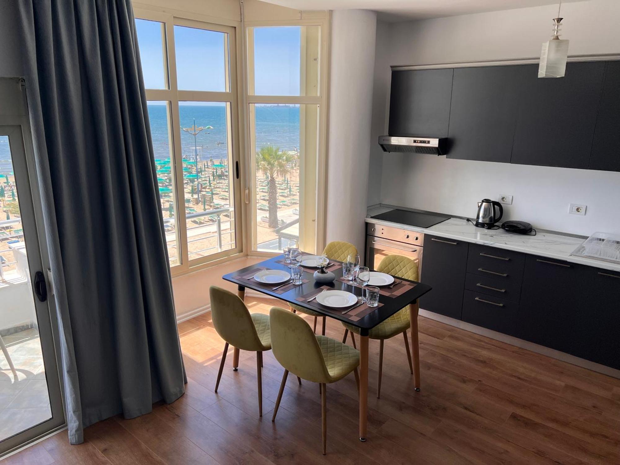 Wave Beachfront Apartments Durres Bagian luar foto