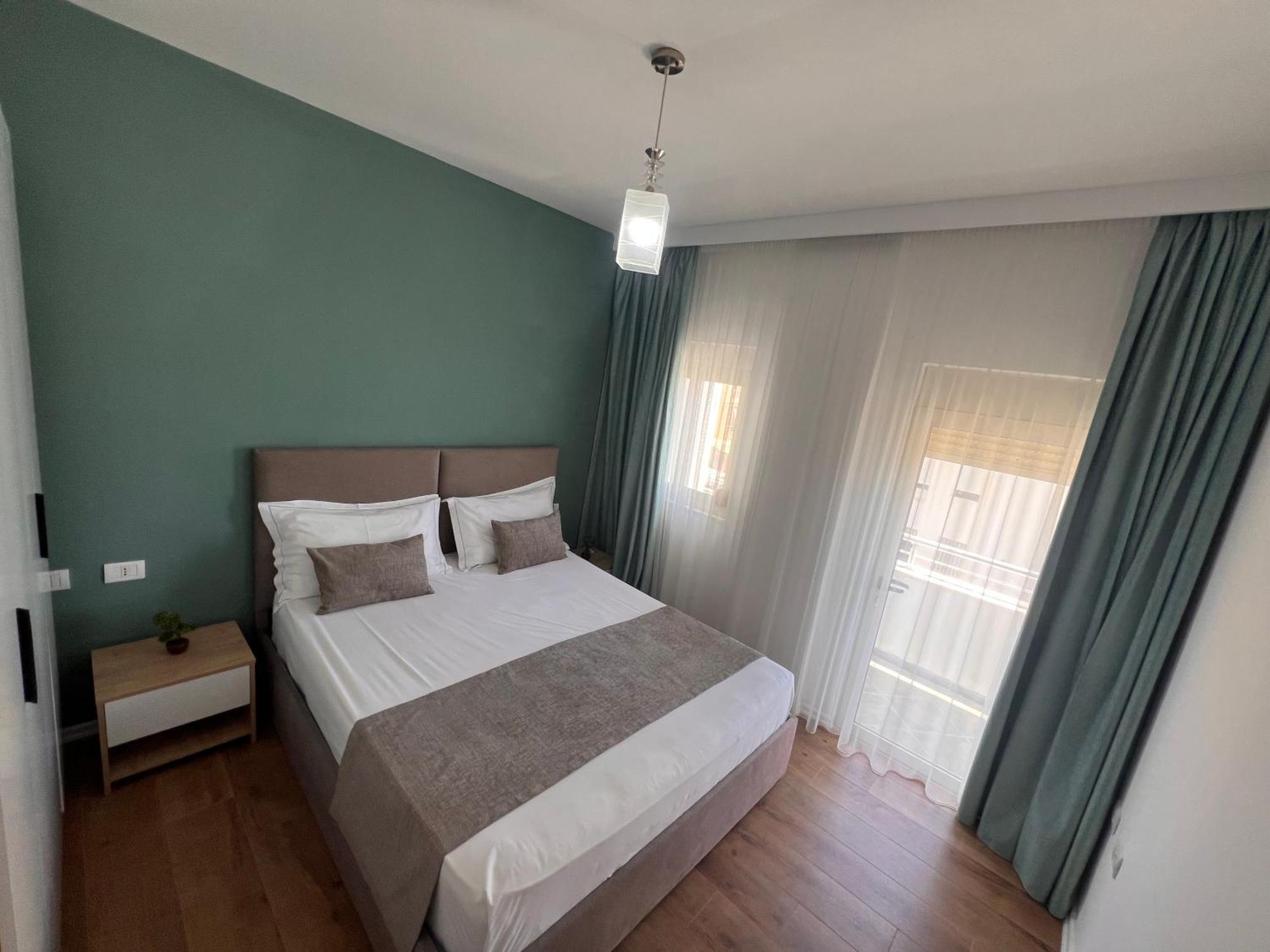 Wave Beachfront Apartments Durres Bagian luar foto