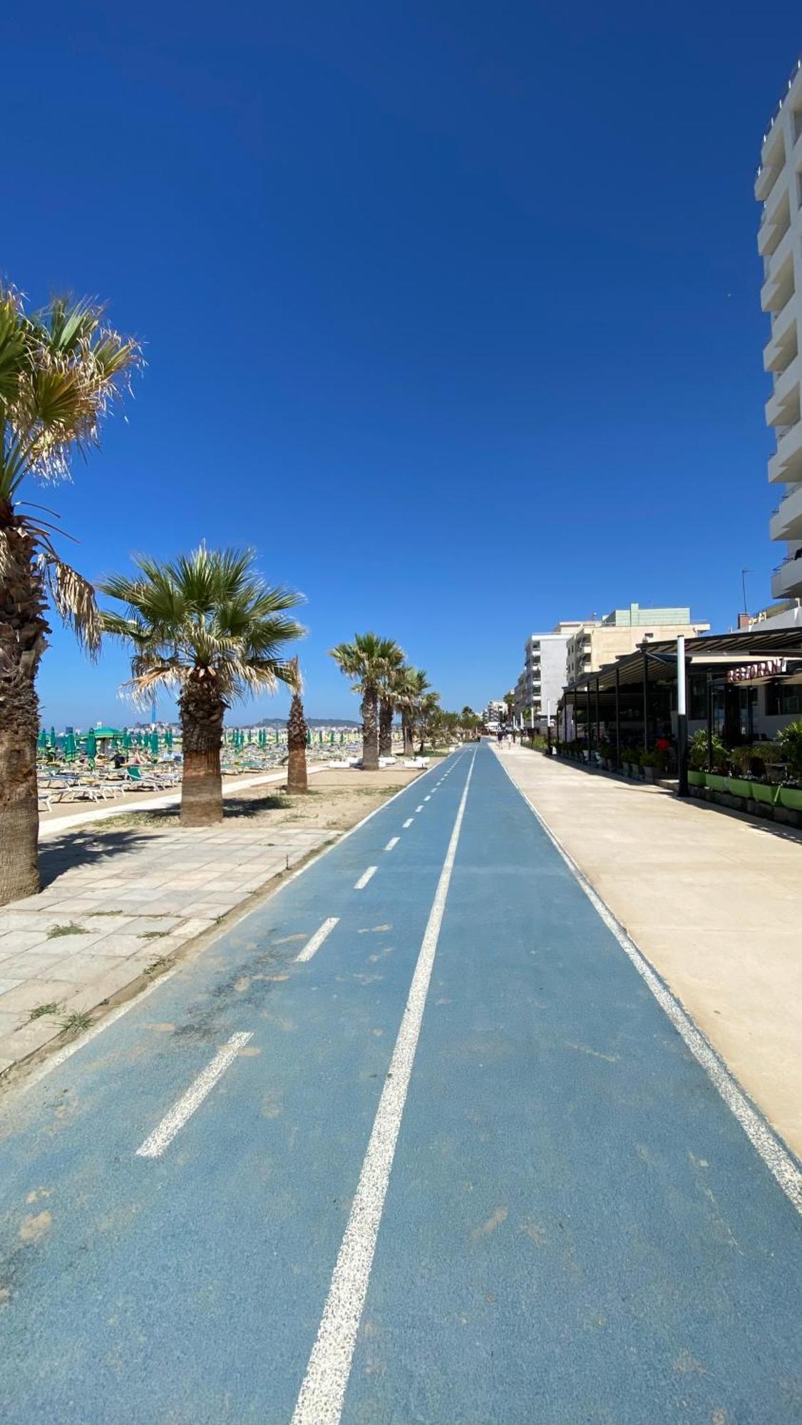 Wave Beachfront Apartments Durres Bagian luar foto